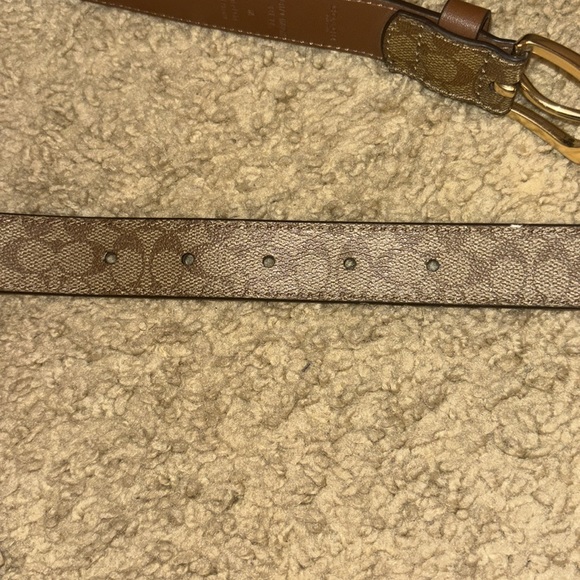 Medium Sized Signature Look Coach Belt - Picture 3 of 3
